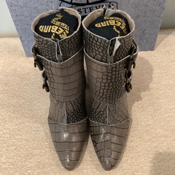 FREEBIRD BY STEVEN JOEY BOOTS IN STONE CROCO LEATHER W/FLARED WRAP HEEL SIZE 8 - Picture 14 of 16